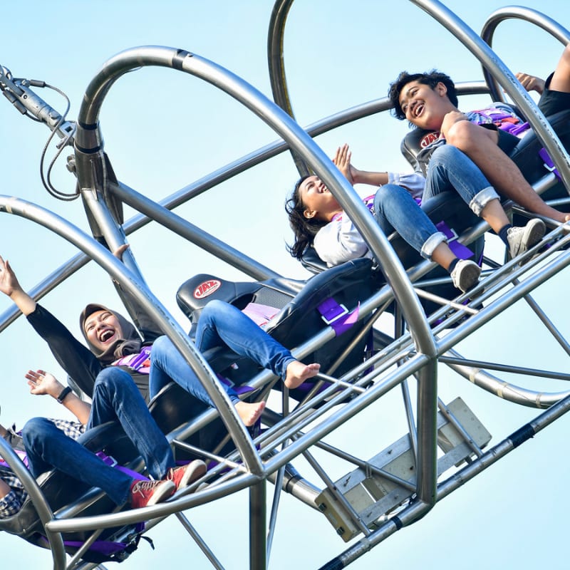 Slingshot & GX5 Extreme Swing: Thrill Rides at Clarke Quay