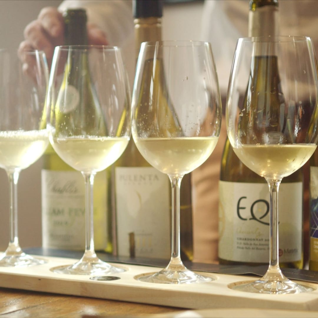 Wine Flight "Chardonnay pelo Mundo" - Miya Wine Bar Campo Belo