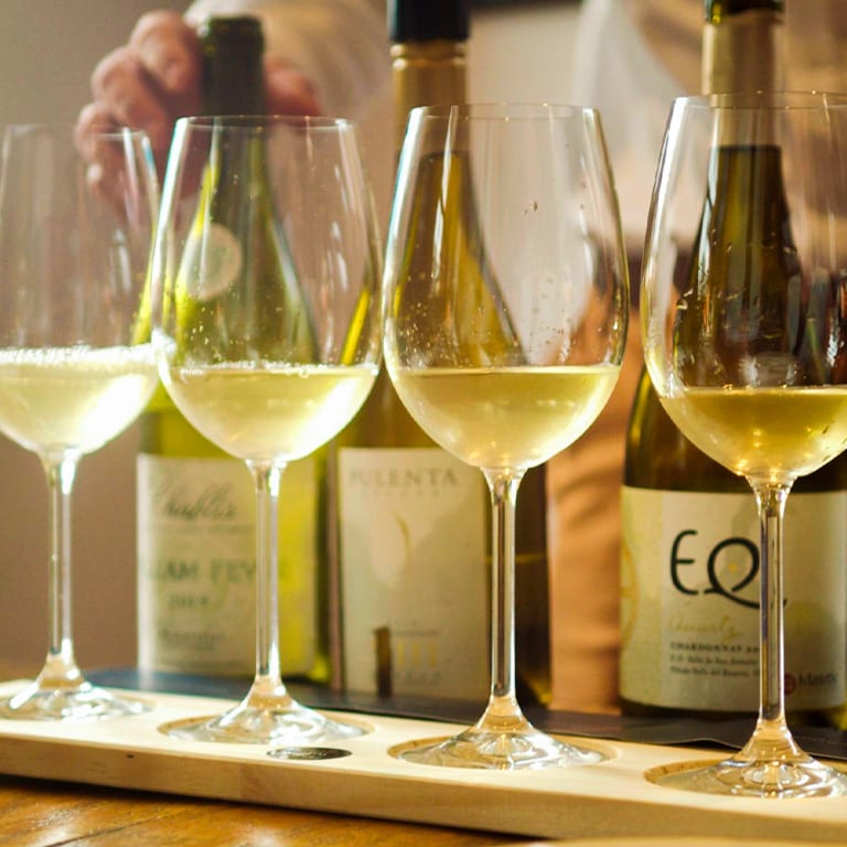 Wine Flight "Chardonnay pelo Mundo" - Miya Wine Bar Moema