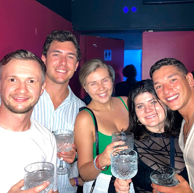 MADRID PUB CRAWL: FREE SHOTS, VIP CLUB ENTRY & PARTY GUIDE