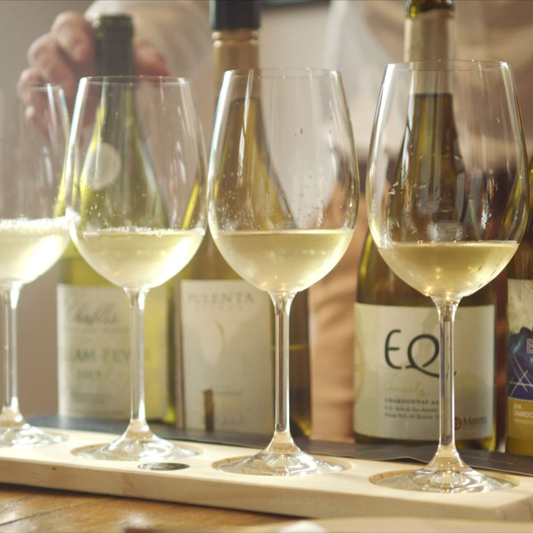 Wine Flight "Brancos Além da Chardonnay" - Miya Wine Bar Campo Belo