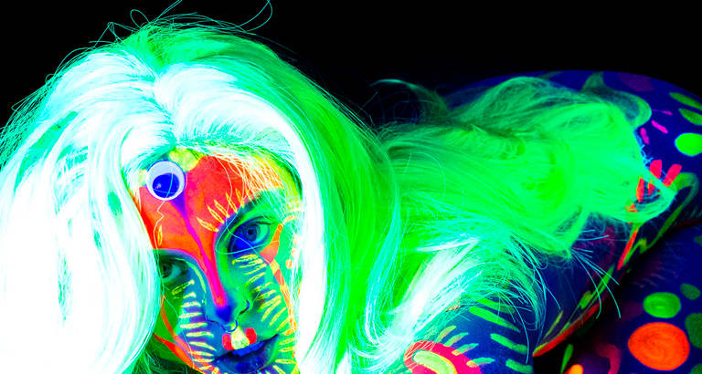 neon naked life drawing