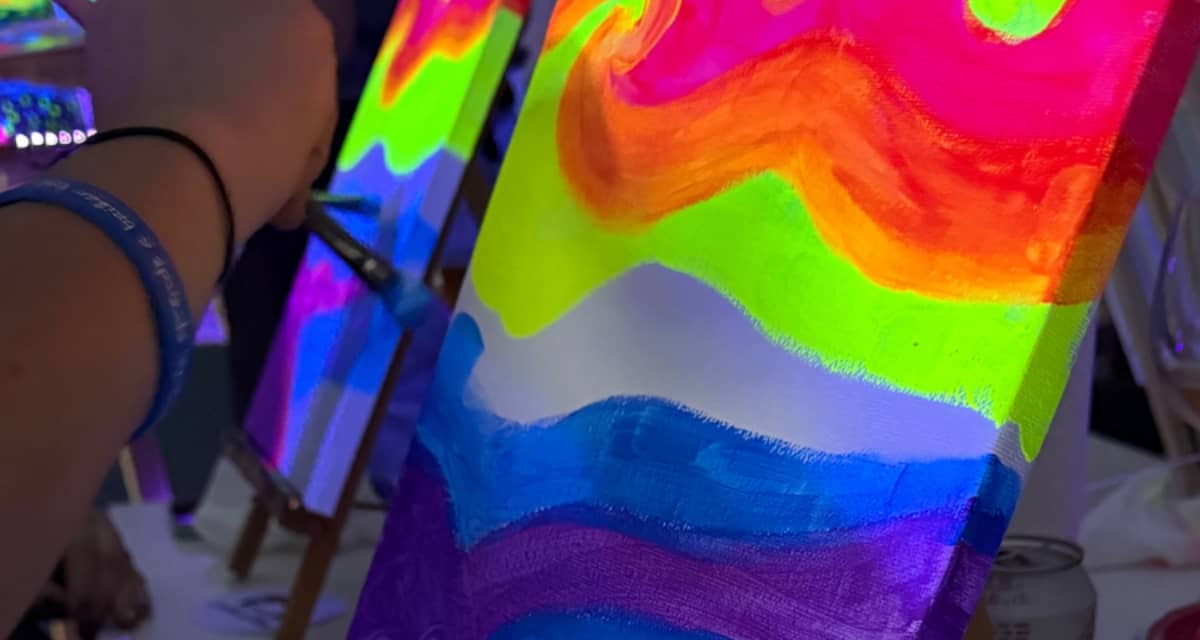 El Taller de Frida 🎨✨ NEÓN&WINE! A Unique Sensorial & Painting Experience! 14 mar - 23 ene 40,00 € — Día de la Madre en Málaga