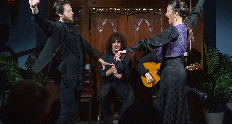 Tablao Flamenco Almoraima Espectáculo de flamenco íntimo en el corazón de Triana4.4(7) 11 mar - 31 ago Desde 23,00 € — Día de la Madre en Sevilla