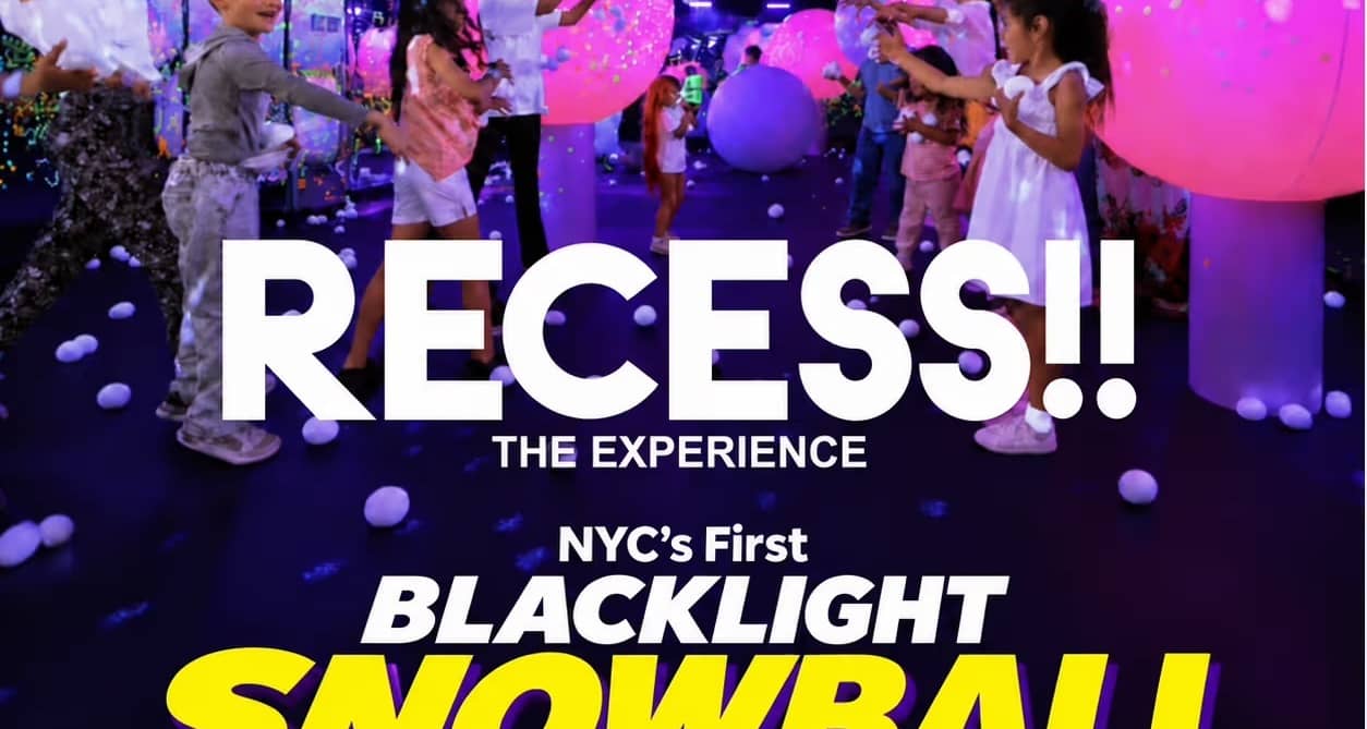 RECESS!! The Experience:スタテンアイランドで楽しむ室内ブラックライト雪合戦