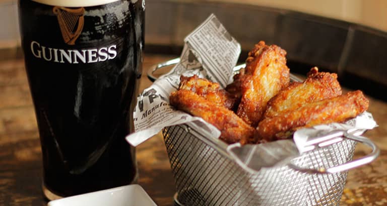 Saint Martins Terraceo con cerveza o sangría y picoteo en Saint Martin's4.8(93) 11 mar - 30 nov 15,00 € — Día de la Madre en Valencia