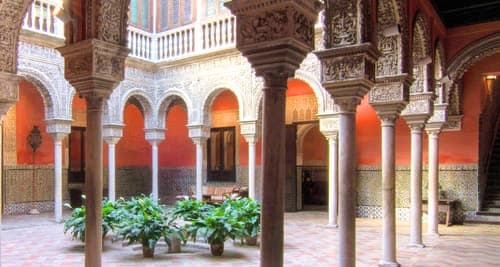Guided tour of the Casa de Salinas