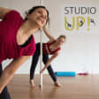 Aula de Pole Dance no Studio UP: desafia a gravidade!
