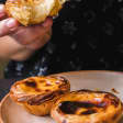 Aprende a fazer pastéis de nata em casa neste workshop online