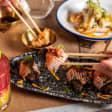 Tapeo asiático-latino para dos en Casa Koi Migrante