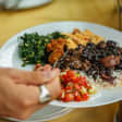 Feijoada à brasileira com samba aos sábados no Boteco Dona Luzia