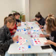 Esperienza immersiva con vino e pittura di frattali