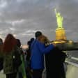 ﻿Luces del horizonte de NYC Happy Hour y Cash Bar