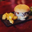 Malasaña: hamburguesa ibérica con bebida