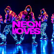 Neon Moves: Tanze durch die 2000er unter Neonlichtern
