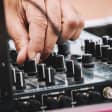Le Chat: sunset com DJ ao vivo e jantar incluído para 2 pessoas