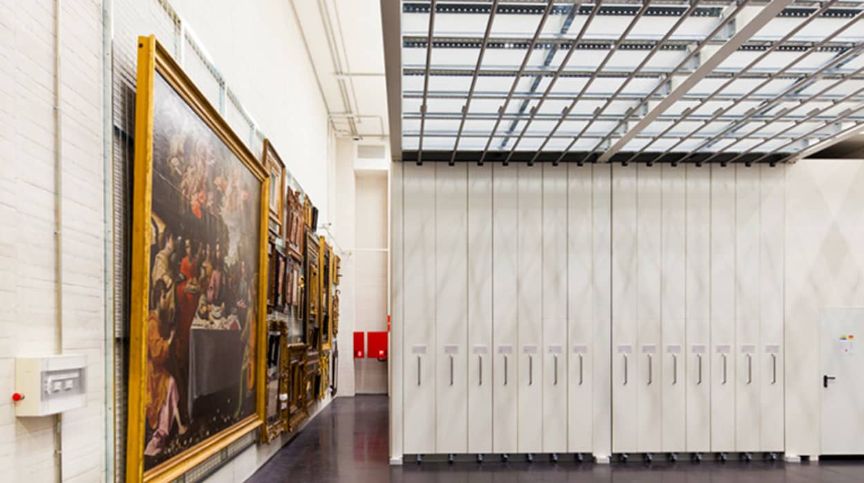 Visita aos Armazéns da Galeria das Coleções Reais 1