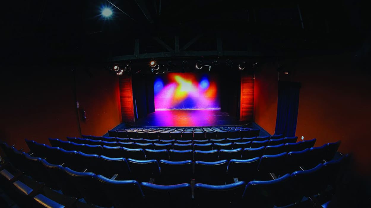 Teatro Barracão Encena