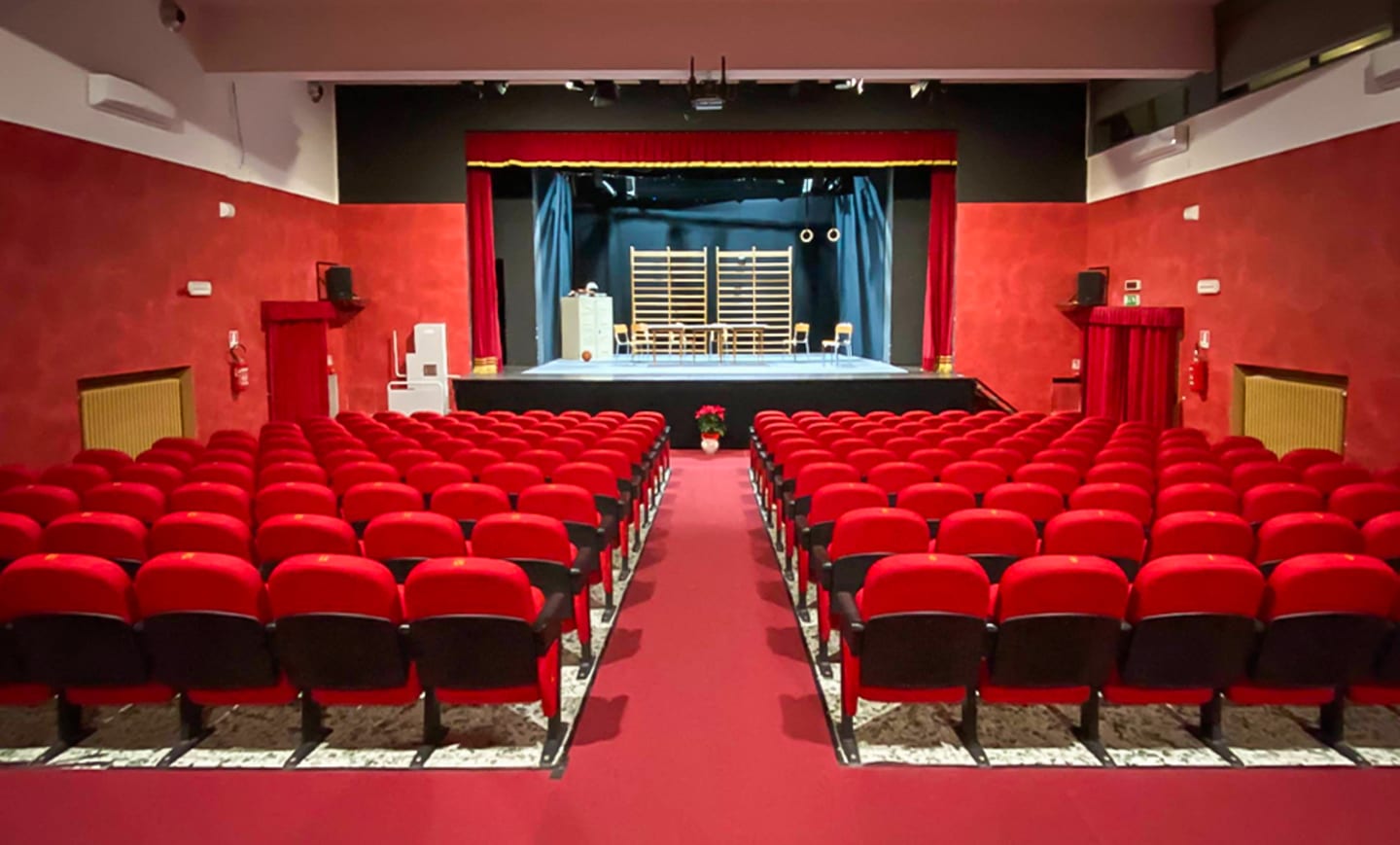 Teatro Marconi Roma - Scuola di teatro e di danza a Roma - Teatro con bar (bistrot in estate) e ampio parcheggio interno 1