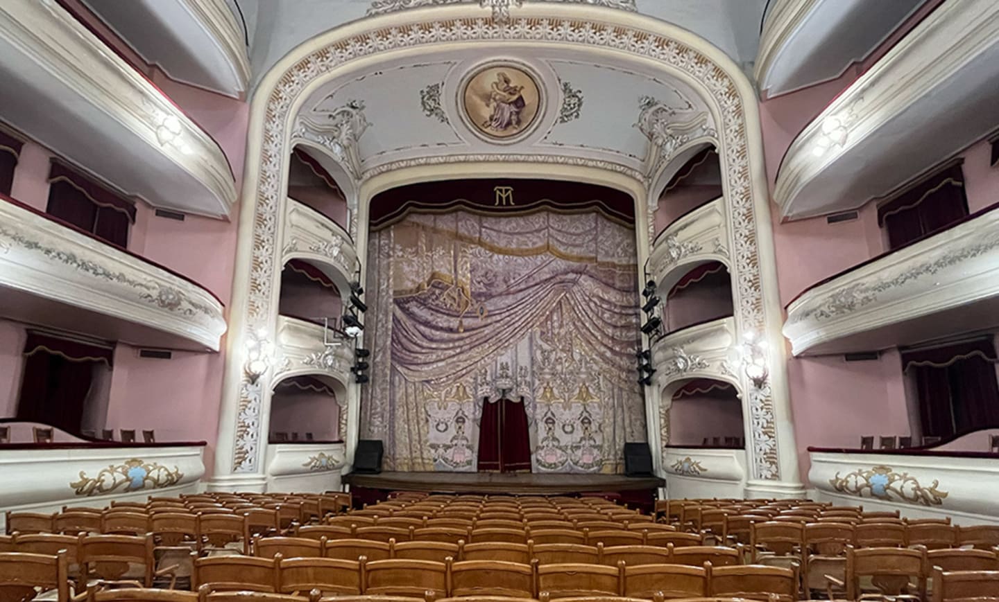 Municipal Theater "Rafael De Aguiar" 1