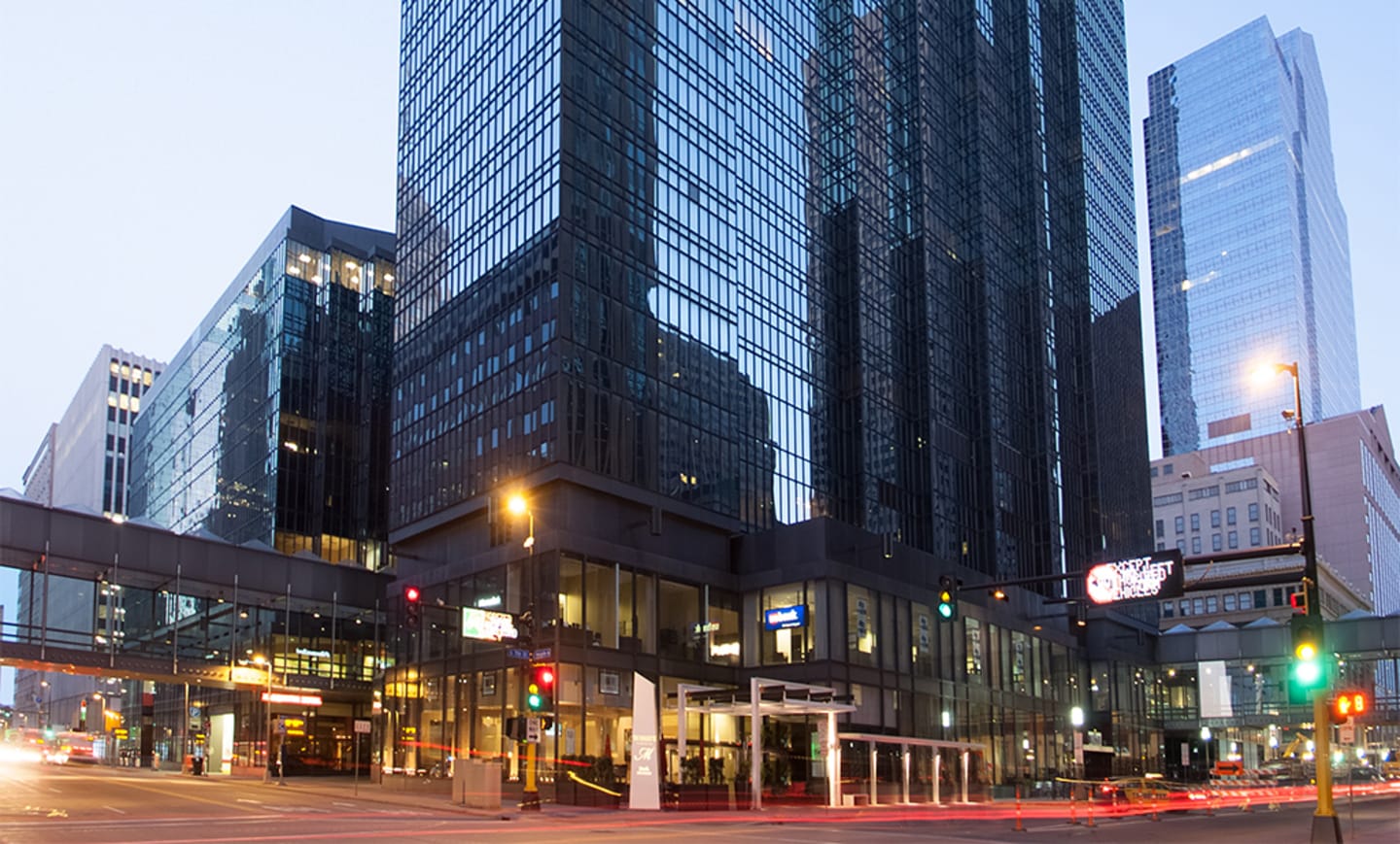 The Marquette Hotel, Curio Collection by Hilton 1