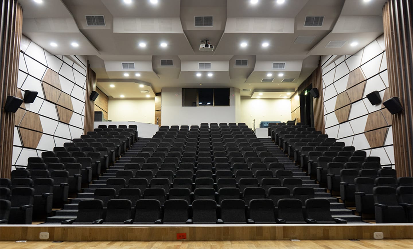 Auditorio César Gaviria Trujillo de la Cámara de Comercio 1