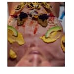 Comida sobre el cuerpo, danza y arte del placer en el Erotic Museum