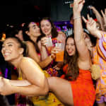 Cascais Pub Crawl: Uma noite com bebidas, jogos e entrada VIP