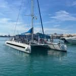 Barcelona: AFTERWORK-Katamaran-Cruise mit Musik und Getränken