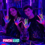 Pinta Luz  Art & Wine, Taller de pintura neon solo para adultos