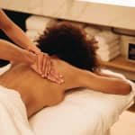 Masaje y cóctel en hotel 5* en el centro de Barcelona