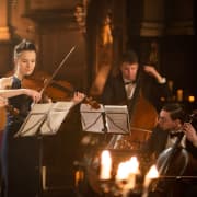 ﻿Conciertos para violín de Bach a la luz de las velas en el Strand