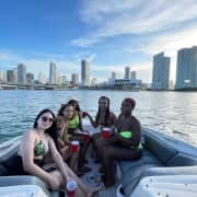 ﻿26Ft Miami Tour Privado en Barco para 11 ppl, 2 & 4 Hrs Champagne Gratis