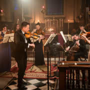 ﻿Conciertos para violín de Vivaldi a la luz de las velas en el Strand