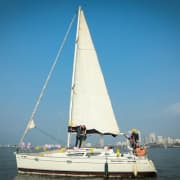 Cruising in Elegance: Luxury Sailing Experience in the Mumbai