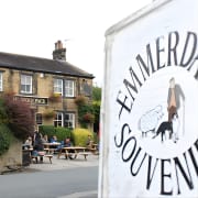 Emmerdale Classic Locations Bus Tour from Leeds