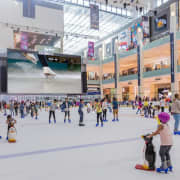 حلبة دبي للتزلج على الجليد: تغلب على الحرارةبتذاكر التزلج على الجليد في الأماكن المغلقة