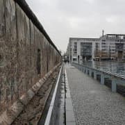 ﻿Guided tour along the Berlin Wall