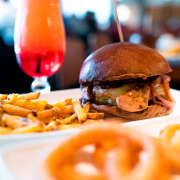 Home Burger Bar Premium: Gin & Burger