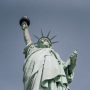 ﻿New York: VIP First Ferry Access Visita a la Estatua de la Libertad & Visita a Ellis Island