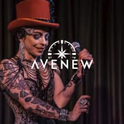 Dinner-show no Avenew com performances de burlesco ao vivo