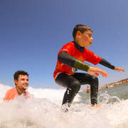 Aulas de surf privadas ou em grupo com a Tiki Surf Academy