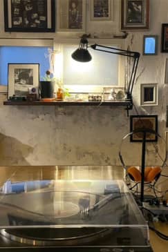 Wanita Listeningroom: LP Music Listening Space in Seongsu