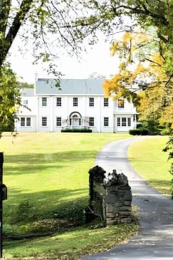 Nashville "Homes Of The Stars" Narrated Bus Tour with 30+ Celebrity Homes