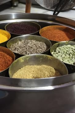 Private Vegetarian Rajasthani Cooking Class and Meal with Locals in Jaipur