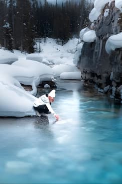 Marble & Johnston Canyon Ice-walk Tour from Calgary/Canmore/Banff
