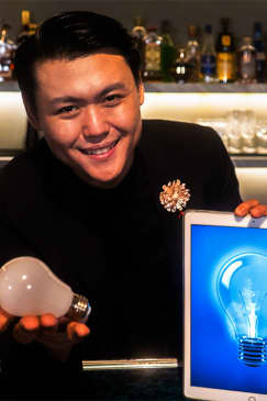 The Magic Experience: A Night at The Magic Bar
