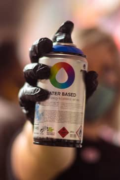 Pintura en Spray y Sorbo de Studio W.I.P.