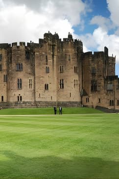 1 Day Alnwick Castle, Holy Island & Scottish Borders