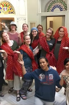 Bollywood Dance Class - Groove and shake on Hindi Movie hits !